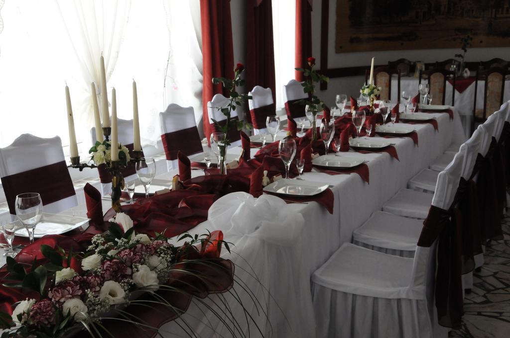 Hotel Restauracja Kaukaska Jadwiga Choroszy Wolsztyn Esterno foto
