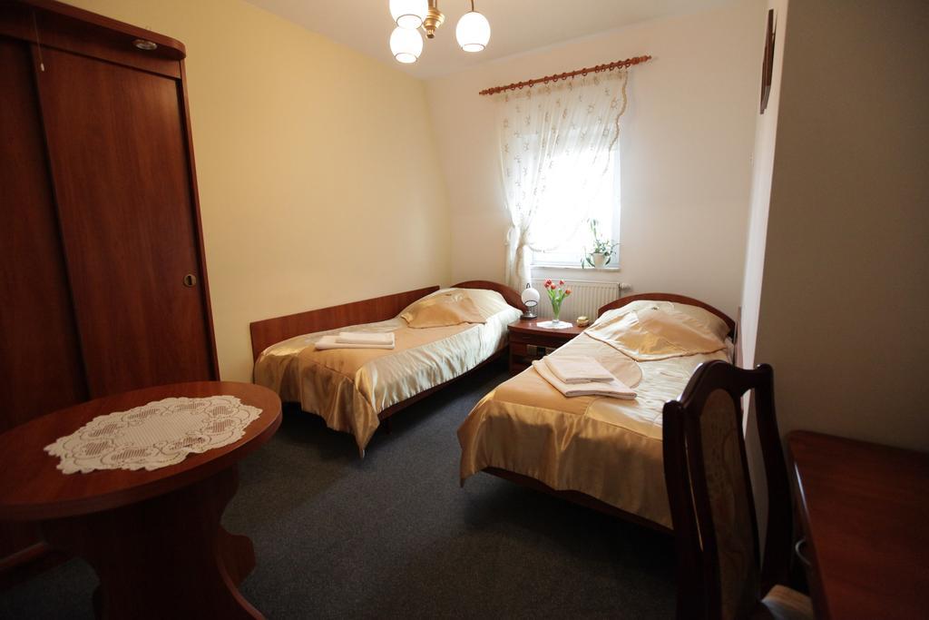 Hotel Restauracja Kaukaska Jadwiga Choroszy Wolsztyn Camera foto