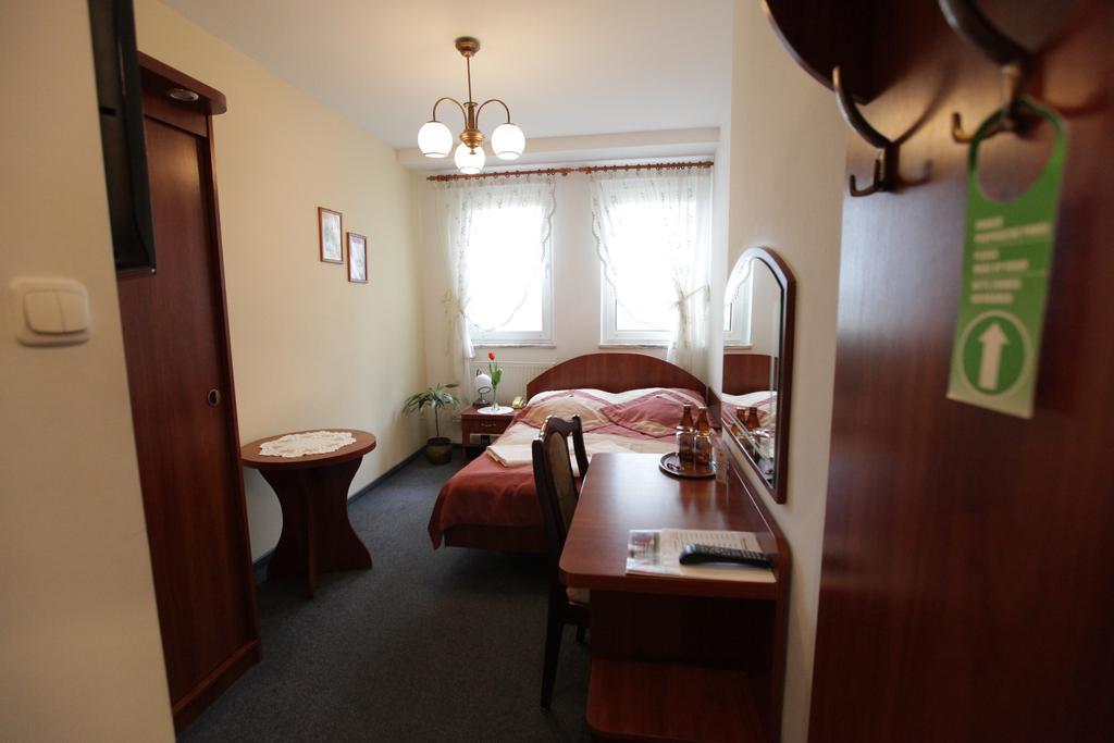 Hotel Restauracja Kaukaska Jadwiga Choroszy Wolsztyn Camera foto