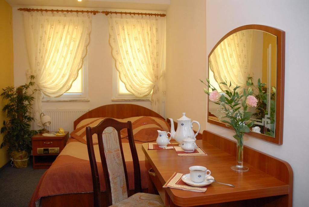 Hotel Restauracja Kaukaska Jadwiga Choroszy Wolsztyn Camera foto